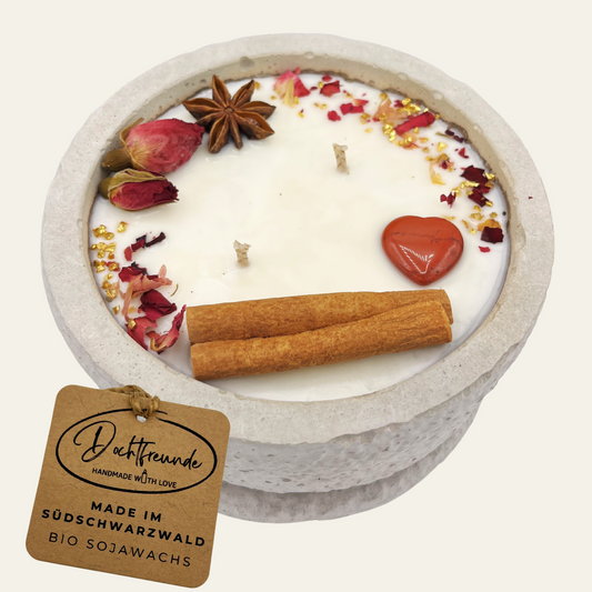 Betonkerze Betongrau "Grey Hearts" für Herbst und Winter - Stilvolle Sojawachskerze für Ihr Zuhause. Mit Blütenverzierung und HOCHWERTIGEM Baumwolldocht aus dem Südschwarzwald - Besontique Home