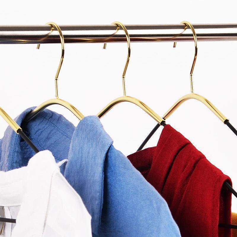 5-pcs-black-gold-metal-clothes-coat-hanger-modern-minimal-style-wardrobe-organizer-storage-rack-besontique-home-56418 - Besontique Home