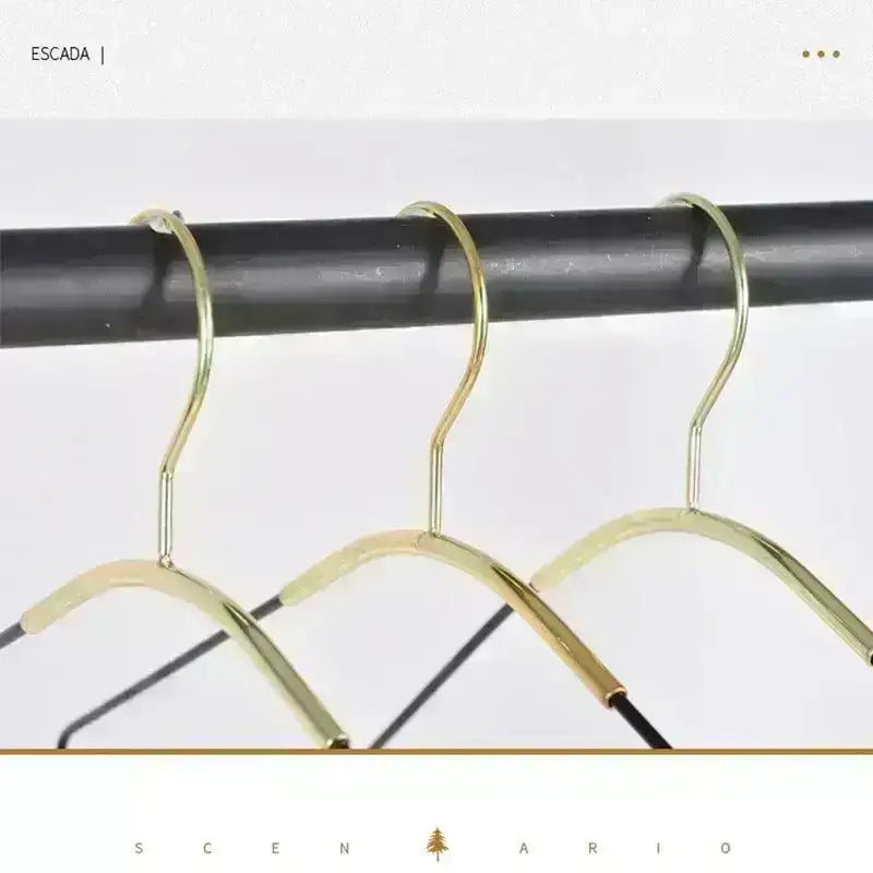 5-pcs-black-gold-metal-clothes-coat-hanger-modern-minimal-style-wardrobe-organizer-storage-rack-besontique-home-57165 - Besontique Home