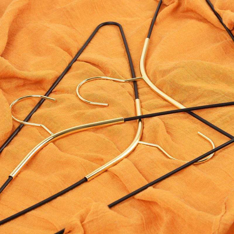 5-pcs-black-gold-metal-clothes-coat-hanger-modern-minimal-style-wardrobe-organizer-storage-rack-besontique-home-60869 - Besontique Home