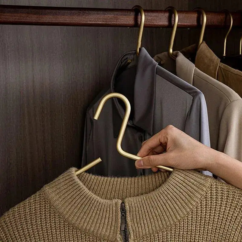 5-pcs-solid-matte-goldsilver-clothes-coat-hanger-seamless-metal-wardrobe-organizer-besontique-home-45190 - Besontique Home