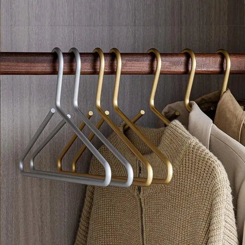 5-pcs-solid-matte-goldsilver-clothes-coat-hanger-seamless-metal-wardrobe-organizer-besontique-home-65788 - Besontique Home