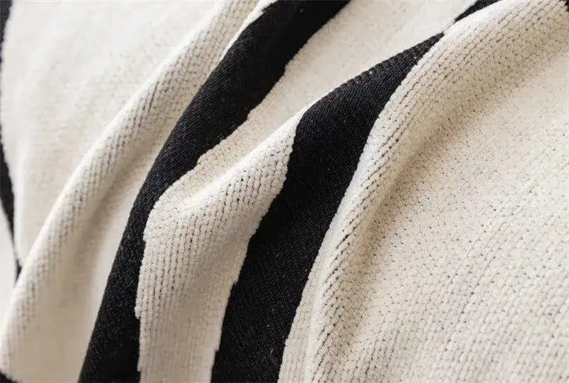 8-chenille-line-pattern-throw-blanket-with-tassel-simple-nordic-jacquard-reversible-double-sided-sofa-cover-besontique-home-90208 - Besontique Home