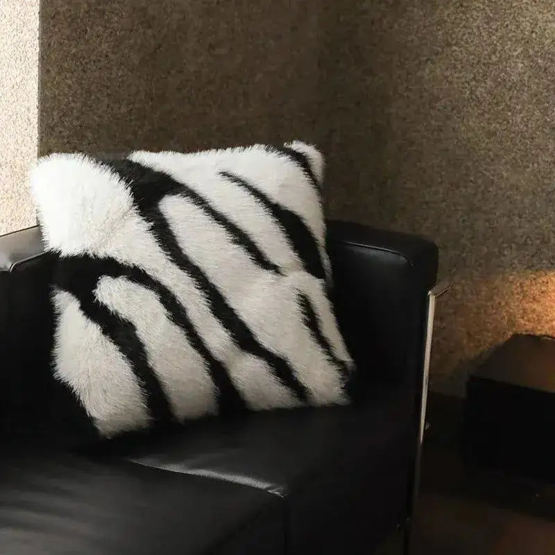 high-end-imitation-fox-fur-throw-pillow-nordic-warm-comfortable-cushions-with-pilling-besontique-home-13066 - Besontique Home