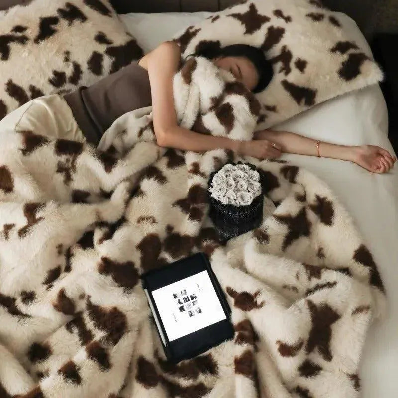 Imitation Faux Fox Fur Blanket │ High-end Warm Autumn Winter Blanket for Sofa Couch Bed Decor - Besontique Home