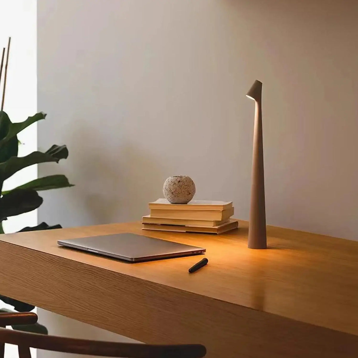minimal-dimming-usb-chargable-reading-table-lamp-modern-small-wireless-portable-light-besontique-home-40772 - Besontique Home