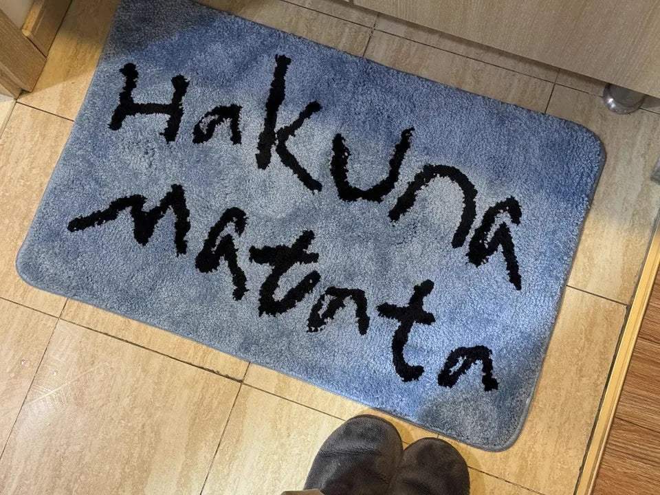 minimal-hakuna-matata-letter-tufting-floor-mat-modern-soft-decorative-anti-slip-aesthetic-rug-besontique-home-46955 - Besontique Home