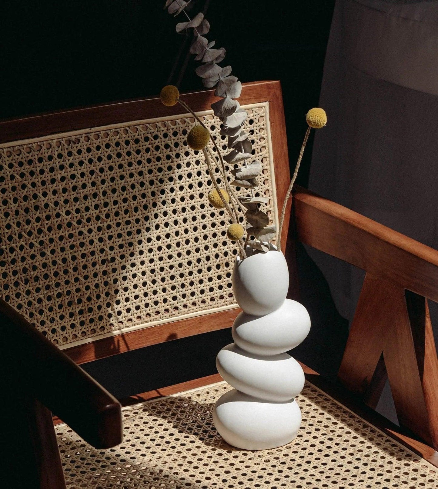 Modern Art Sculpture Egg Shape Vase │ Minimal White Decorative Pot - Besontique Home