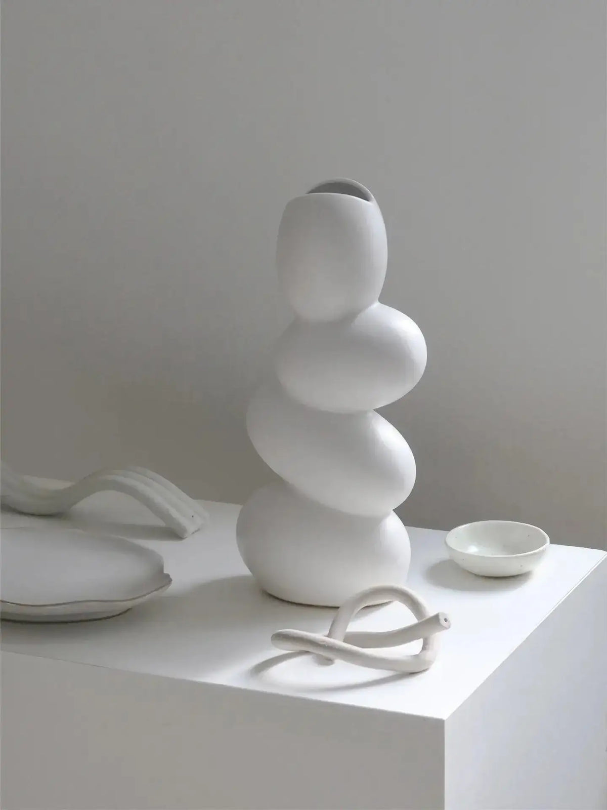 modern-art-sculpture-egg-shape-vase-minimal-white-decorative-pot-besontique-home-25810 - Besontique Home