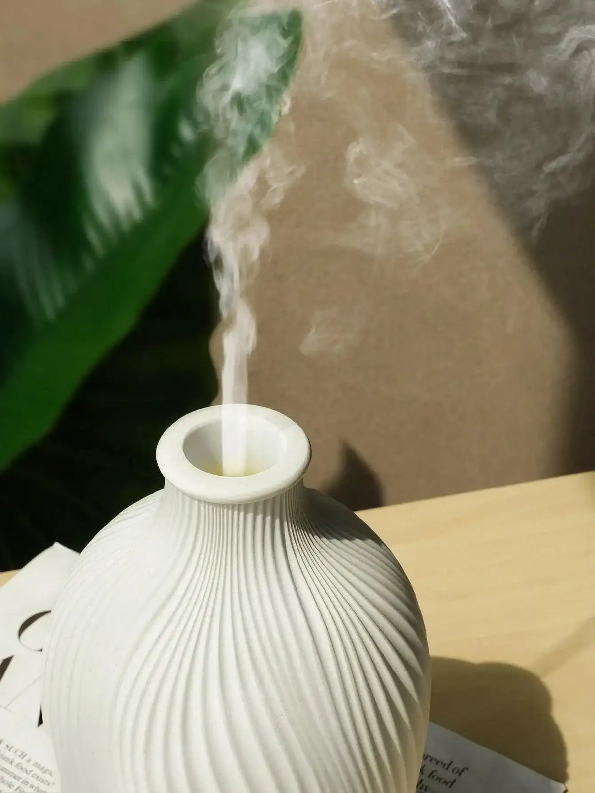 polyresin-vase-shape-essential-oil-humidifier-modern-boho-ultrasonic-usb-charging-aroma-diffuser-besontique-home-45069 - Besontique Home