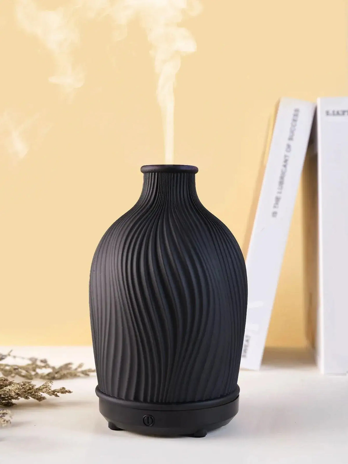 polyresin-vase-shape-essential-oil-humidifier-modern-boho-ultrasonic-usb-charging-aroma-diffuser-besontique-home-77259 - Besontique Home