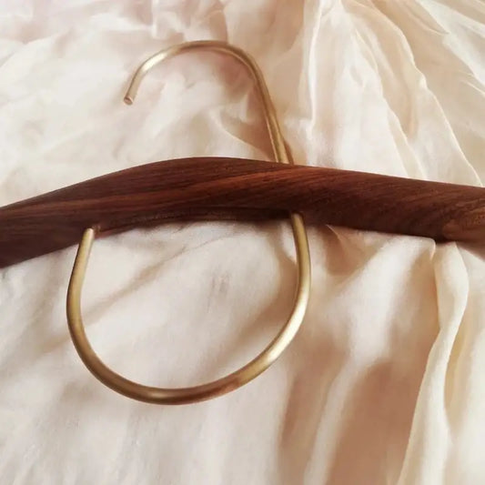 retro-style-beech-wood-brass-clothes-hanger-design-seamless-clothes-coat-trousers-wardrobe-organizer-besontique-home-11698 - Besontique Home