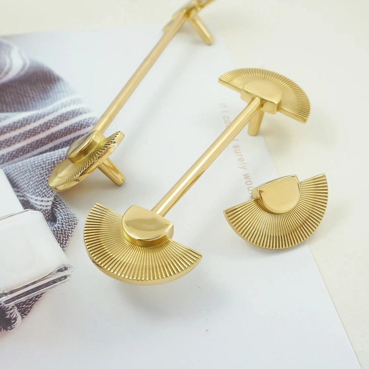 solid-brass-fan-shaped-furniture-door-knob-polished-gold-kitchen-cabinet-handles-besontique-home-46279 - Besontique Home