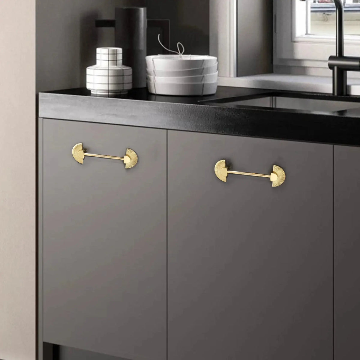 solid-brass-fan-shaped-furniture-door-knob-polished-gold-kitchen-cabinet-handles-besontique-home-99019 - Besontique Home
