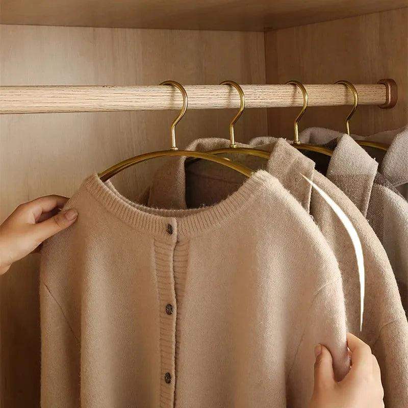 wide-metal-gold-and-silver-clothes-hanger-aluminum-alloy-wardrobe-organizer-for-sweater-pants-besontique-home-88070 - Besontique Home