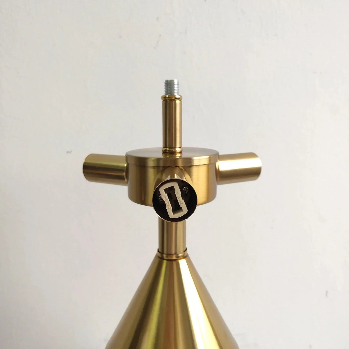 modern-creative-mushroom-shaped-table-lamp-white-black-black-and-gold-gold-besontique-home-19538 - Besontique Home