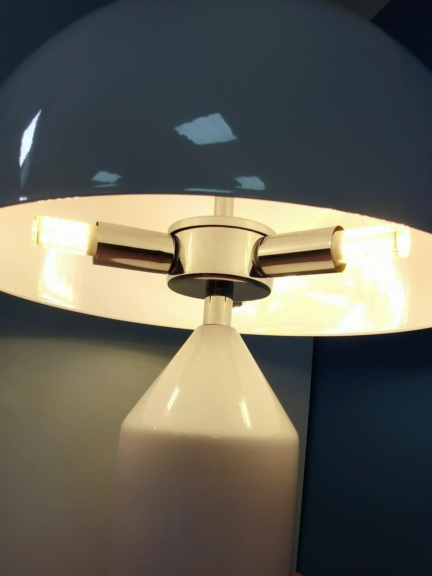 Modern Creative Mushroom Shaped Table Lamp (White / Black / Black and Gold / Gold) - Besontique Home