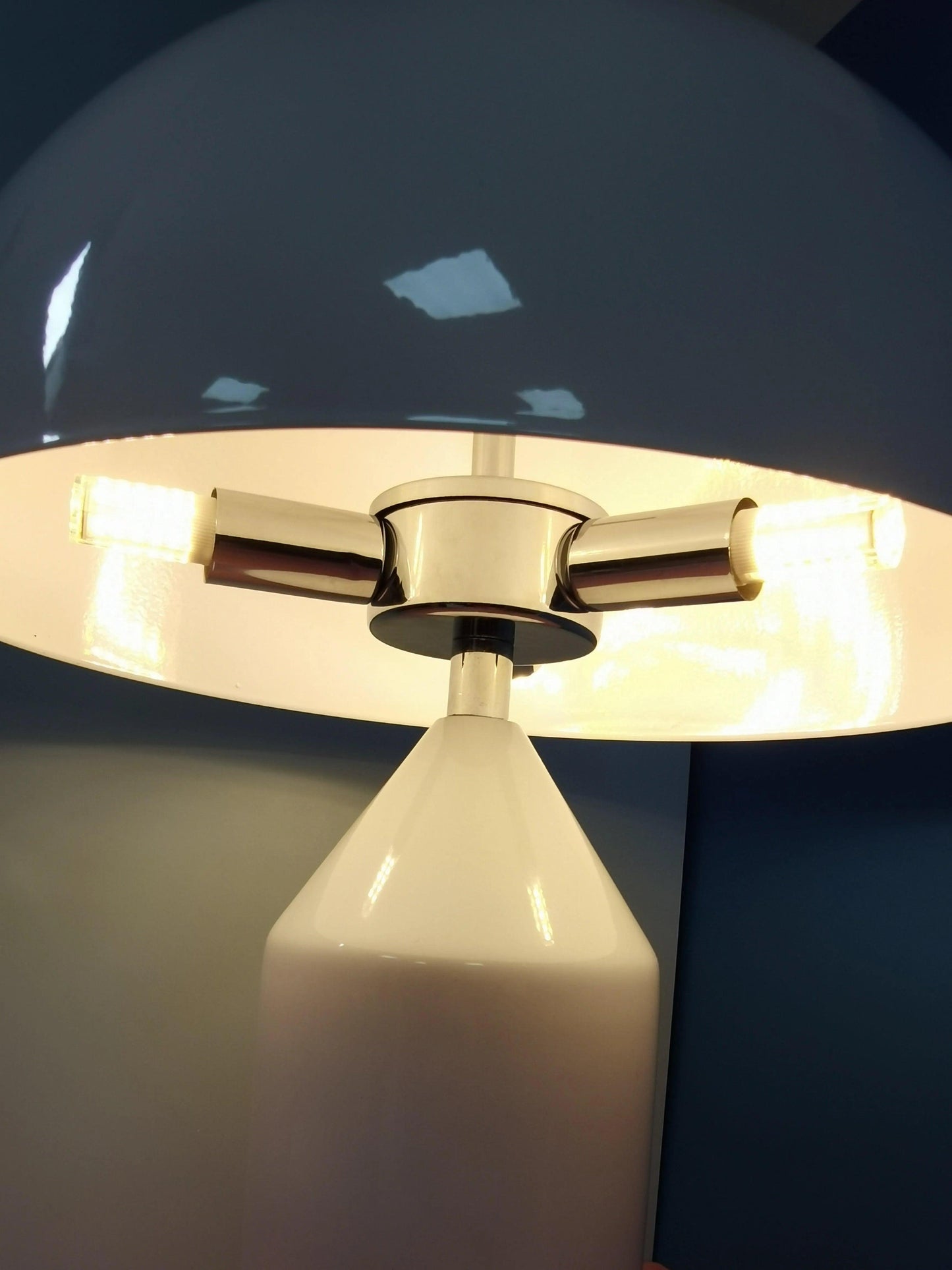 Modern Creative Mushroom Shaped Table Lamp (White / Black / Black and Gold / Gold) - Besontique Home