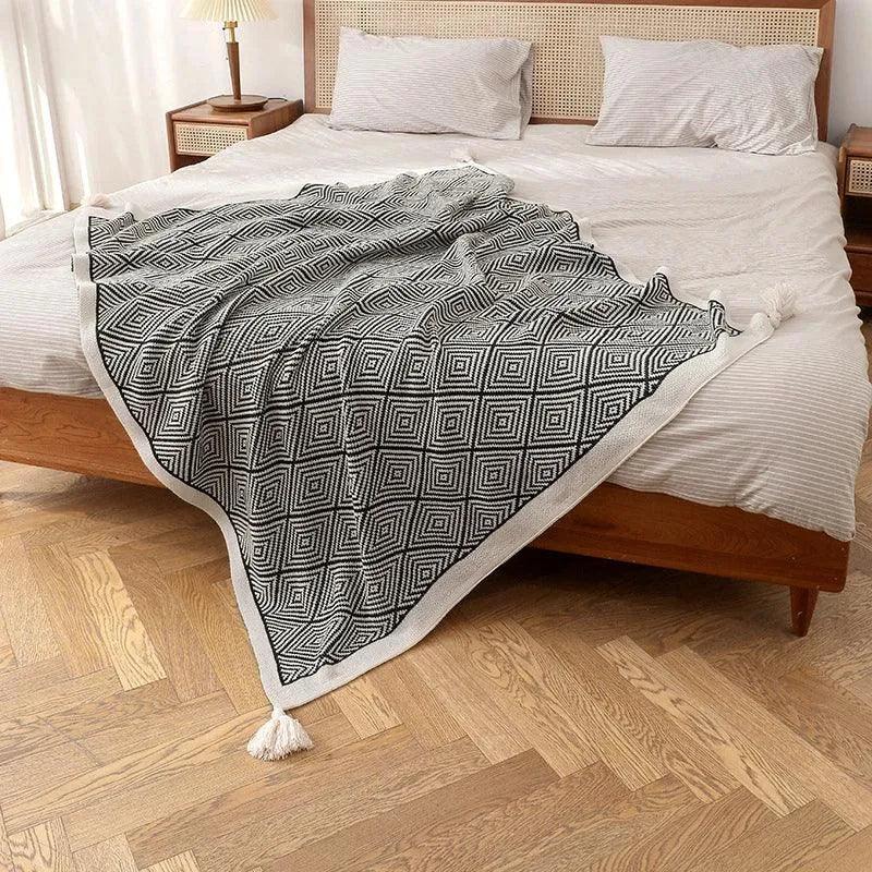 Nordic Black White Geometric Sofa Blanket with Tassels │ Modern Bohemian Decorative Bed Spread - Besontique Home