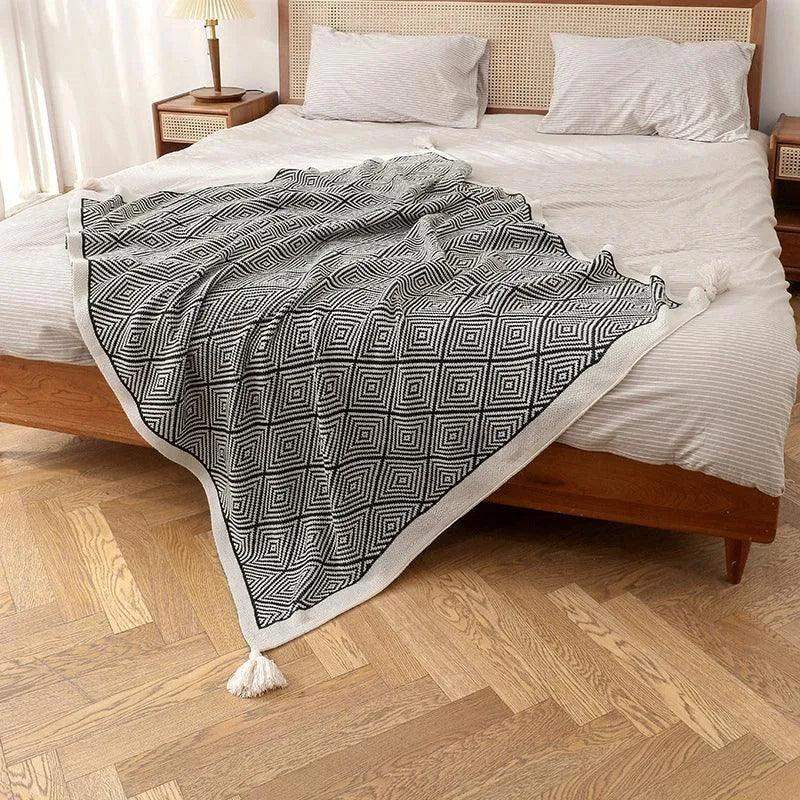 Nordic Black White Geometric Sofa Blanket with Tassels │ Modern Bohemian Decorative Bed Spread - Besontique Home