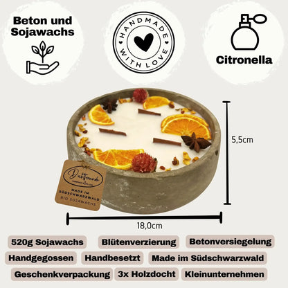 Handbesetze XXL Outdoor Citronella-Betonkerze „Big Grey - Mugge Schreck“ – Mit drei Holdochten - Handgemachter Insektenschutz aus dem Südschwarzwald mit Blütenverzierung