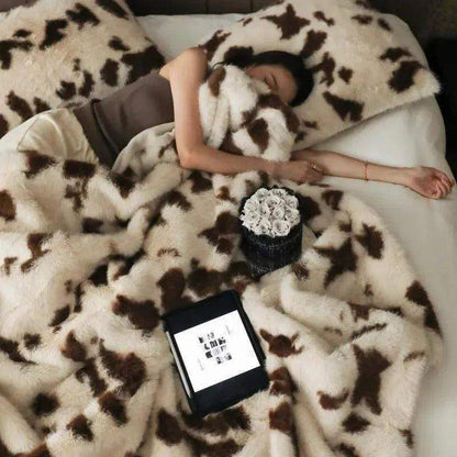 Imitation Faux Fox Fur Blanket │ High-end Warm Autumn Winter Blanket for Sofa Couch Bed Decor - Besontique Home