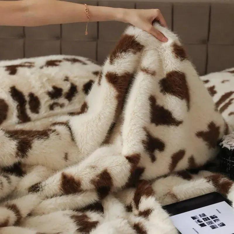 Imitation Faux Fox Fur Blanket │ High-end Warm Autumn Winter Blanket for Sofa Couch Bed Decor - Besontique Home