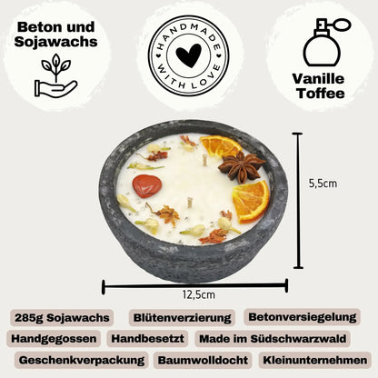 Handgemachtes Betonkerzen-Set 4x Schwarz "Black Cinnamon" - Stilvolle Sojawachskerze für Ihr Zuhause. Aromatherapie Kerze mit Blütenverzierung und HOCHWERTIGEM Baumwolldocht aus dem Südschwarzwald