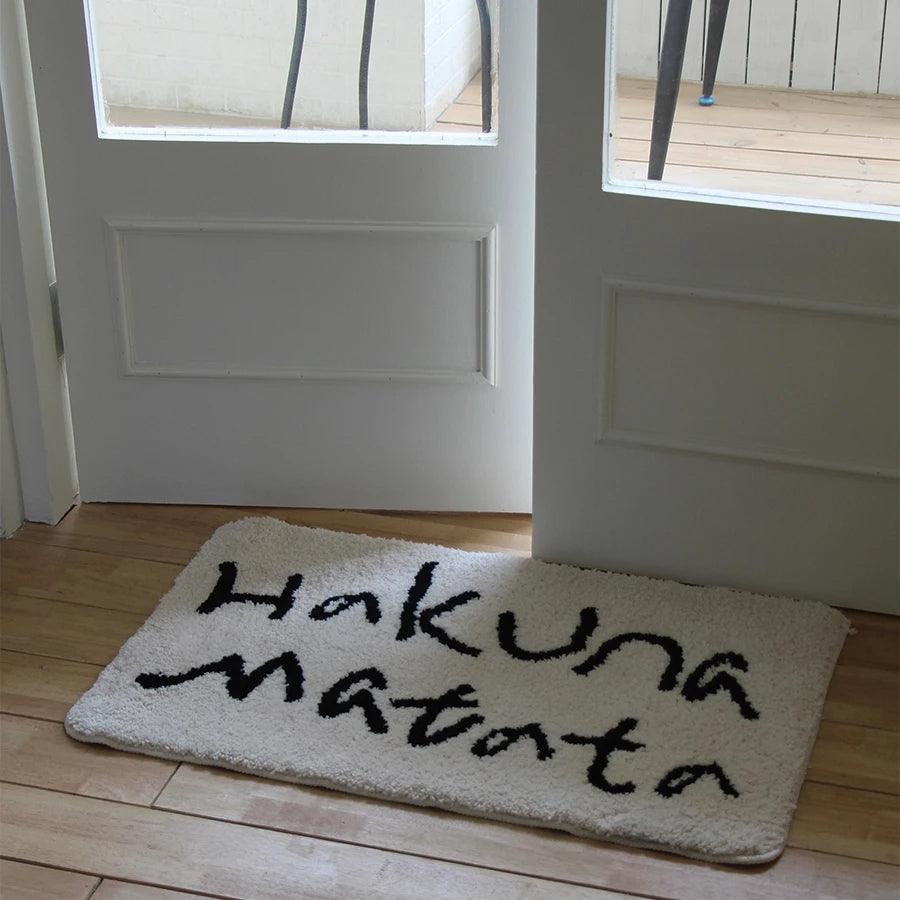 Minimal Hakuna Matata Letter Tufting Floor Mat │ Modern Soft Decorative Anti Slip Aesthetic Rug - Besontique Home