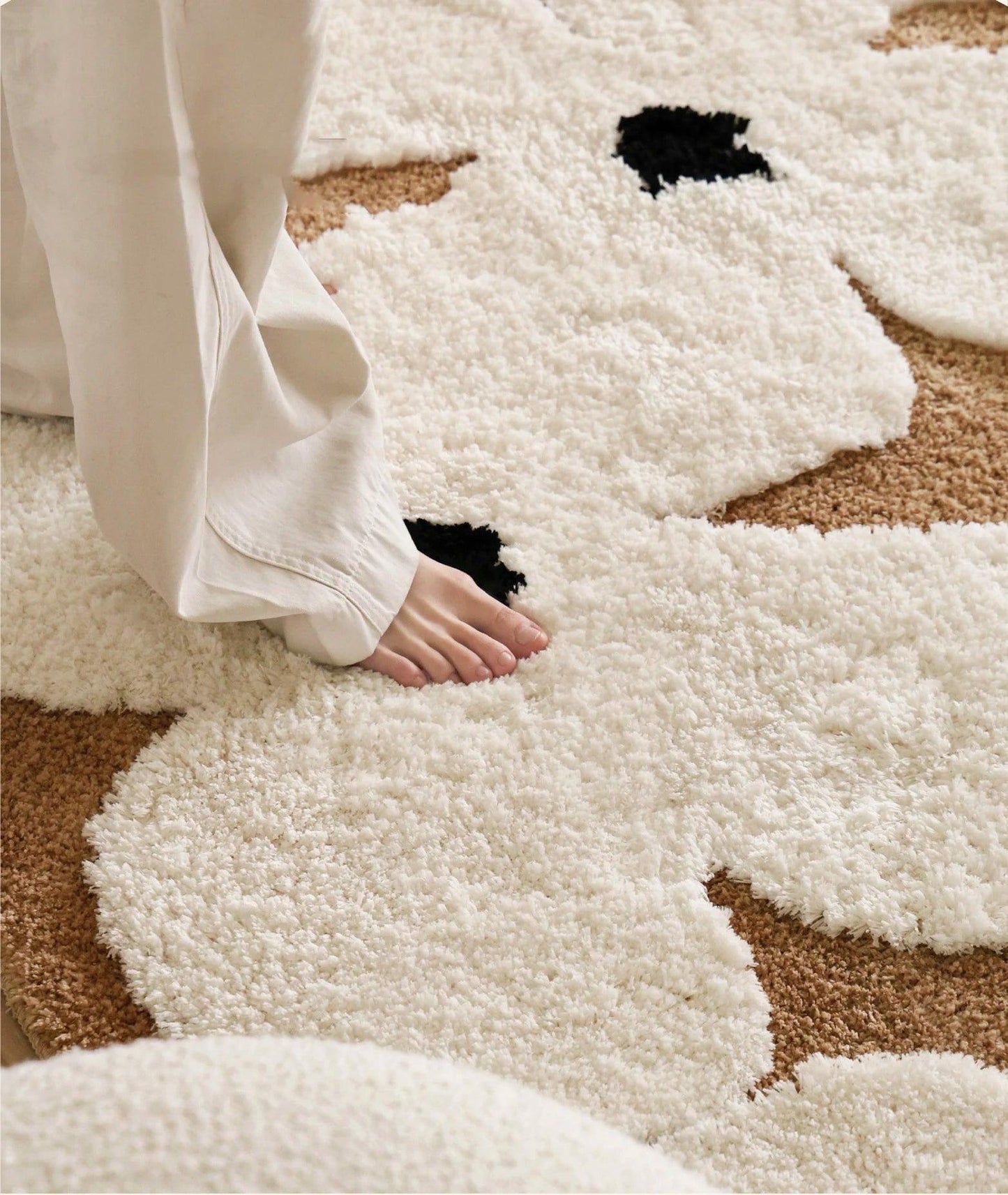 Nordic style Floral Flocked Round Rug │ Fluffy Area Bedroom Bedside Anti-Slip Carpet - Besontique