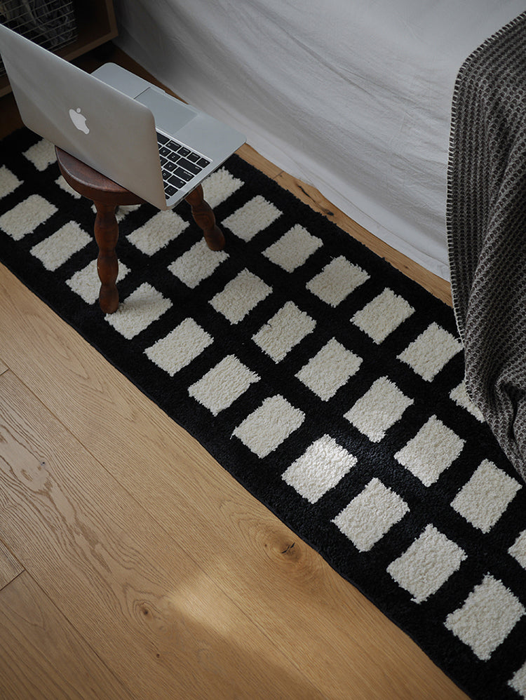 Besontique Tufting Black White Grids Bedside Rug │ Geometric Soft Long Carpet │ For Aesthetic Bedroom Home Decor 