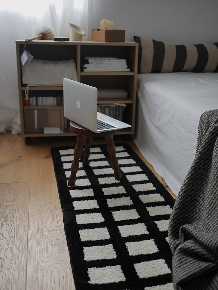 Besontique Tufting Black White Grids Bedside Rug │ Geometric Soft Long Carpet │ For Aesthetic Bedroom Home Decor 
