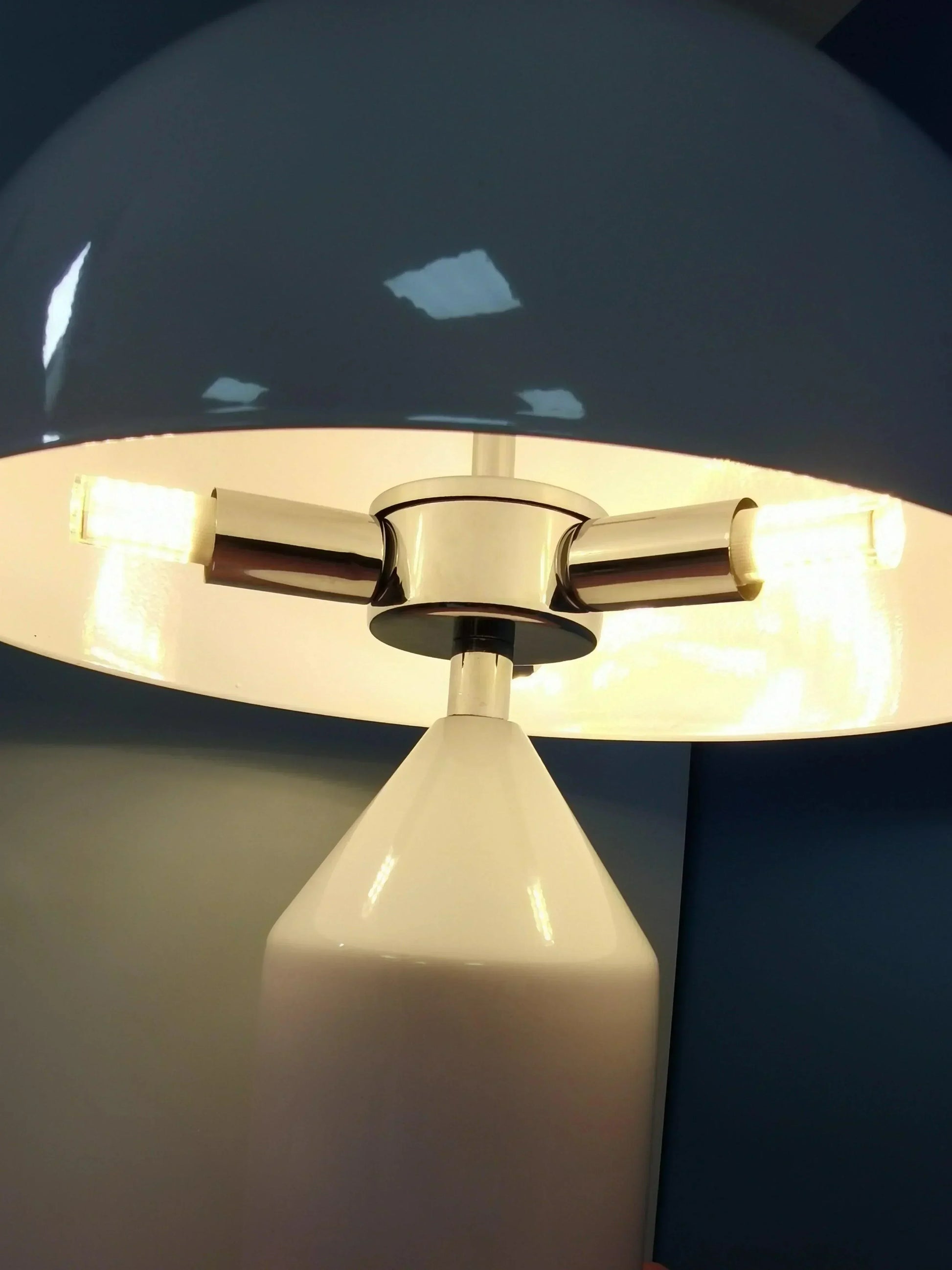 Modern Creative Mushroom Shaped Table Lamp (White / Black / Black and Gold / Gold) - Besontique Home